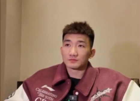 咋形容你和王博的關(guān)系？孫銘徽：像家人 他訓(xùn)練&生活中很照顧我們