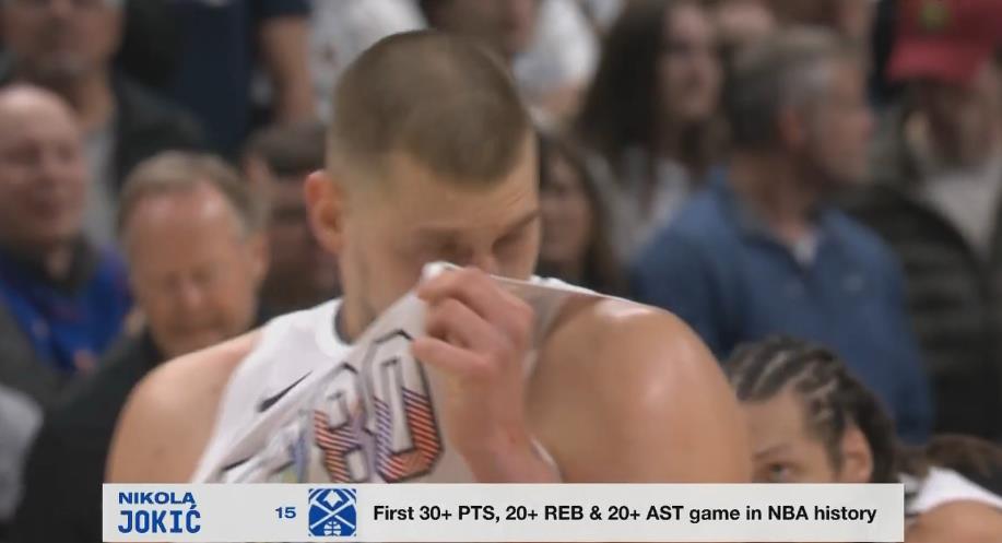 你貸款？轉播方字幕：約基奇30+20+20！NBA歷史首人！