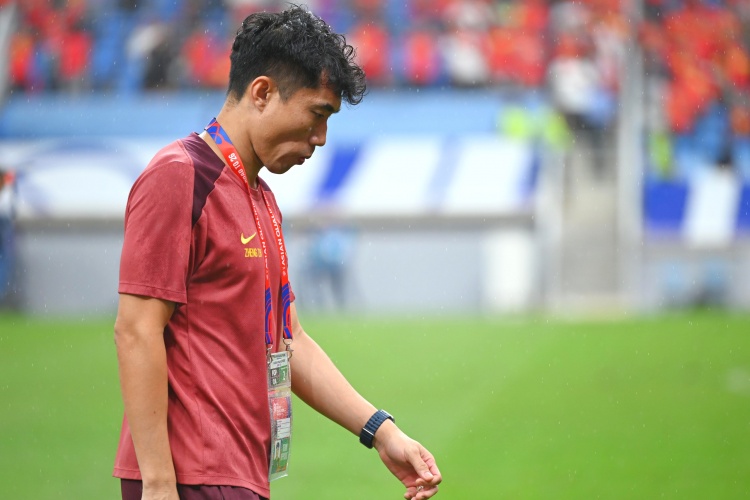滬媒：單后腰讓國足防守承受更大壓力，若鄭智沒退役或能勝任